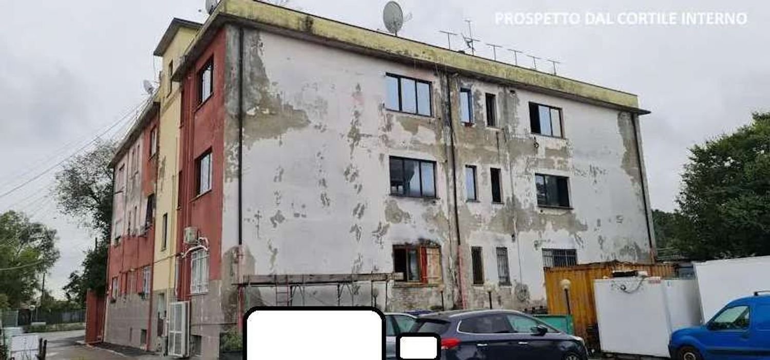 Studio à Sesto San Giovanni, Italy No. 8499