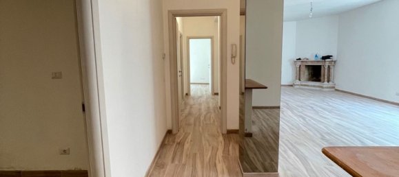 3 Schlafzimmer Wohnung in Mozzate, Italy, Nr. 359708 9