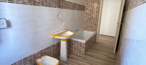 3 Schlafzimmer Wohnung in Mozzate, Italy, Nr. 359708 7