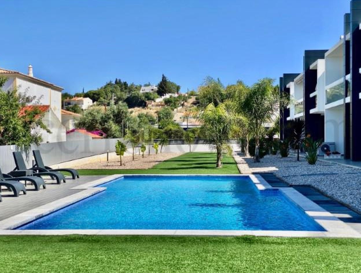 3 bedrooms Duplex in Guia, Portugal No. 140332