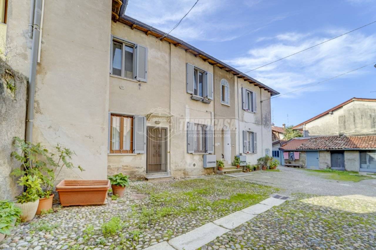 Apartamento de 2 dormitorios en Caronno Varesino, Italy No. 179207