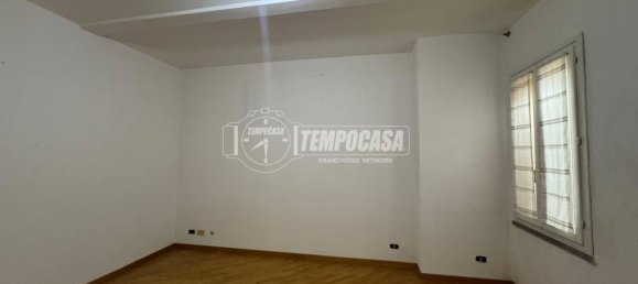 2-salle Appartement à Mirandola, Italy No. 199014 9