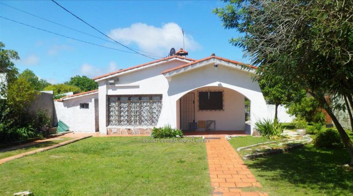 5 bedrooms House in Canelones, Uruguay No. 4655