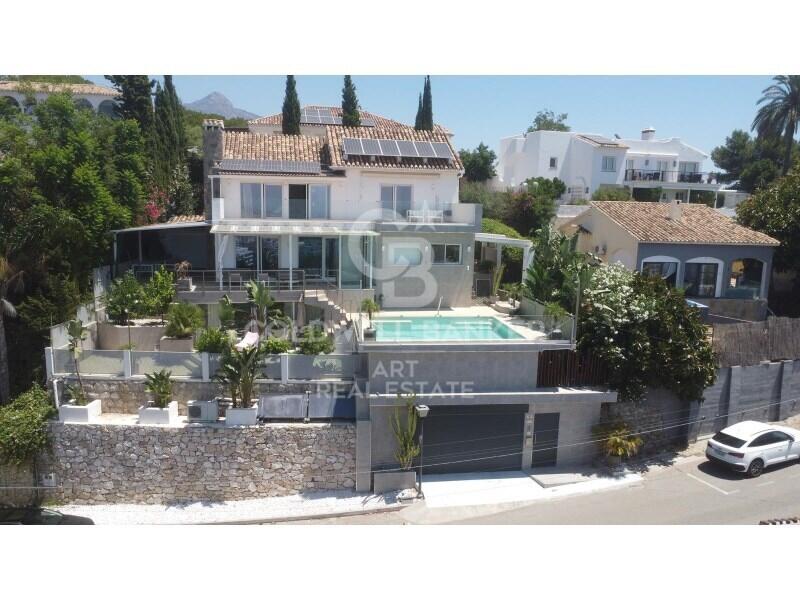 4 bedrooms Villa in Marbella, Spain No. 194825
