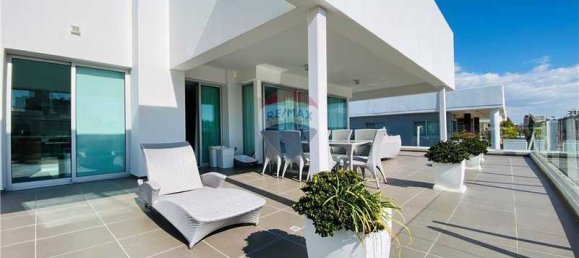 3 bedrooms Penthouse in Limassol, Cyprus No. 80907 10