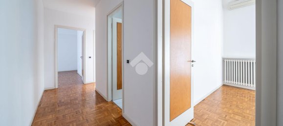 Ático de 4 habitaciónes en Langhirano, Italy No. 34769 4