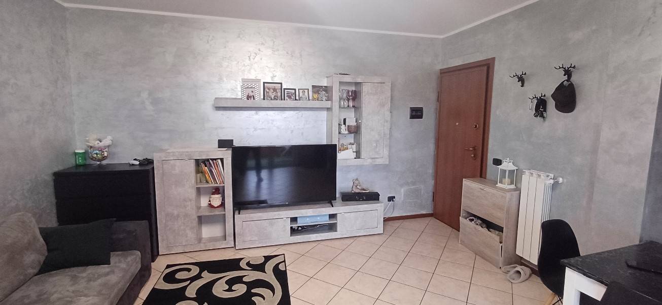 Apartamento de 2 dormitorios en Trecate, Italy No. 91155