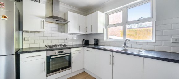 2 bedrooms Commercial property in London, United Kingdom No. 7736 2