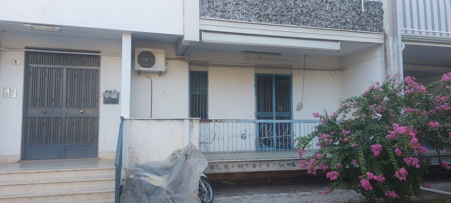 Квартира с 3 комнатами в Патерно, Италия № 48752