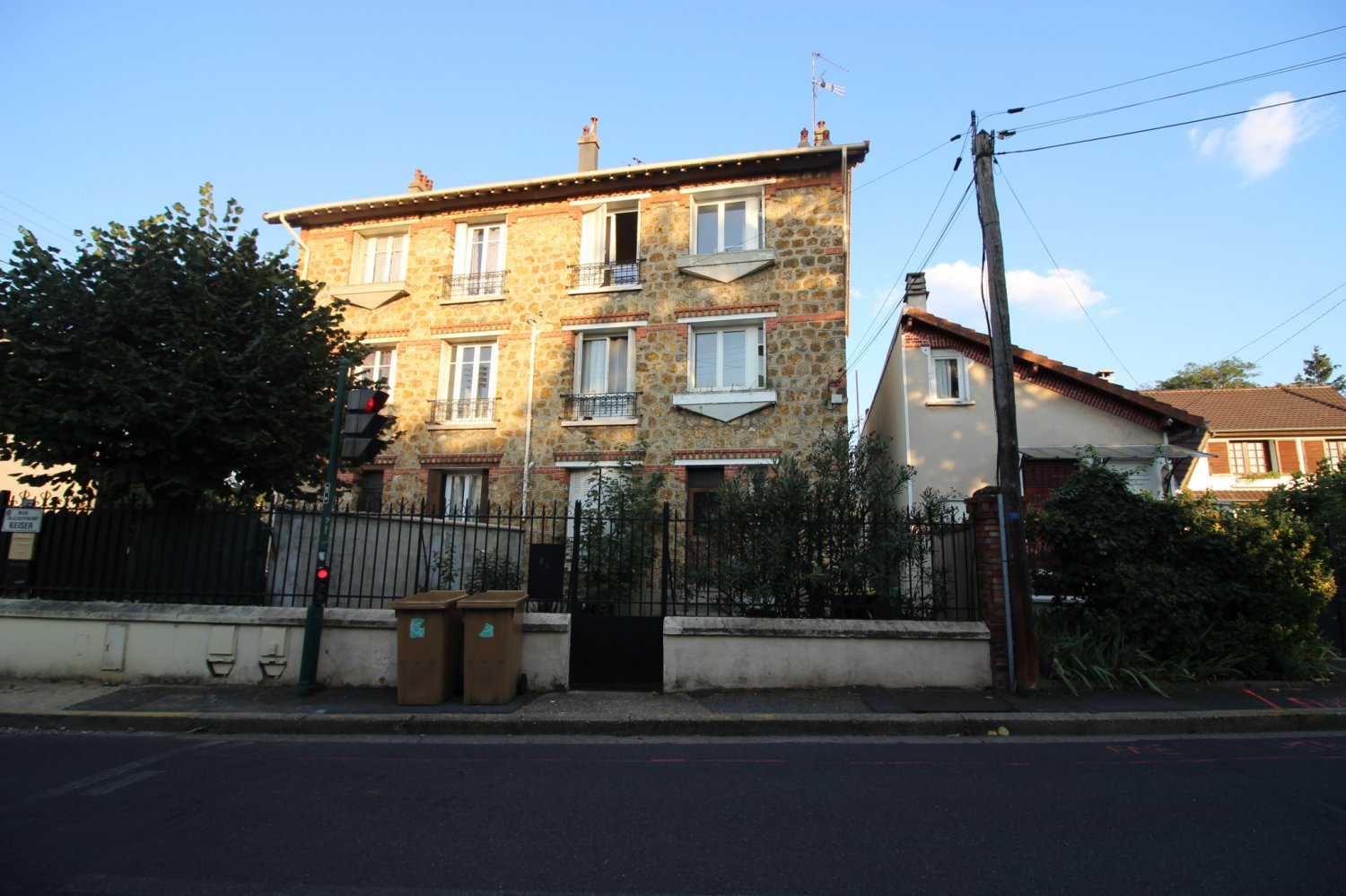 210m² Building in Sannois, France No. 170820
