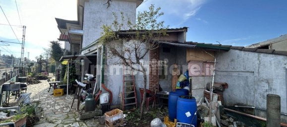 4 Schlafzimmer Haus in Fino Mornasco, Italy, Nr. 211109 3