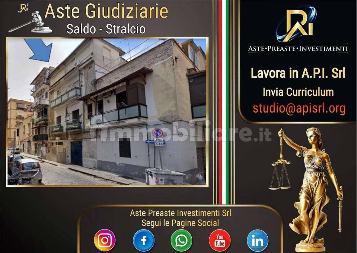 4 bedrooms Apartment in Naples, Italy No. 286961