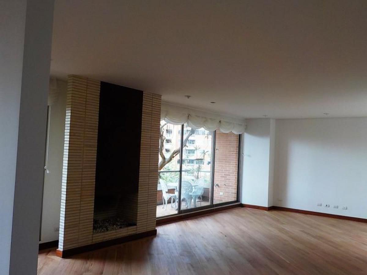 Casa de 3 dormitorios en Bogotá, Colombia No. 13778