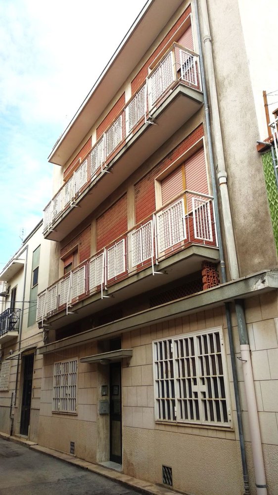 338m² Building in Bari, Italy No. 358113