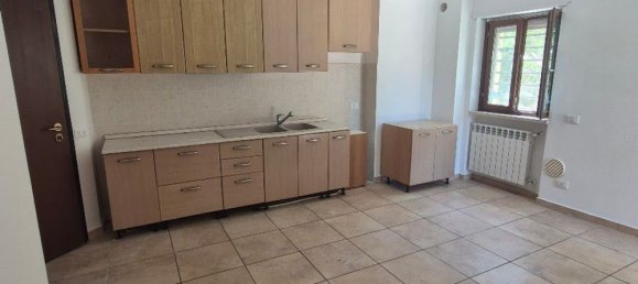 2-salle Appartement à Civitella San Paolo, Italy No. 261537 3