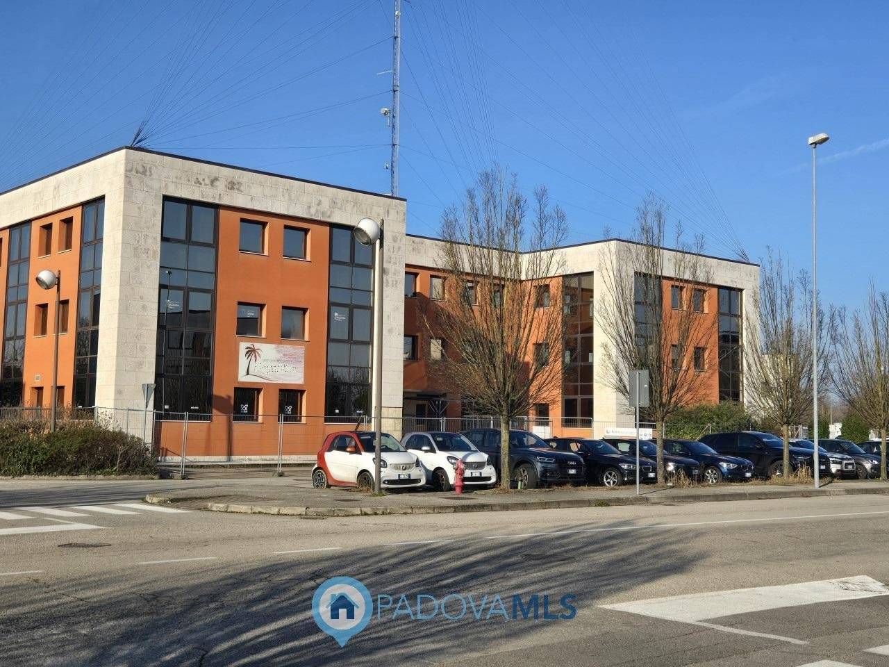 2 rooms Office in Vigonza, Italy No. 218171