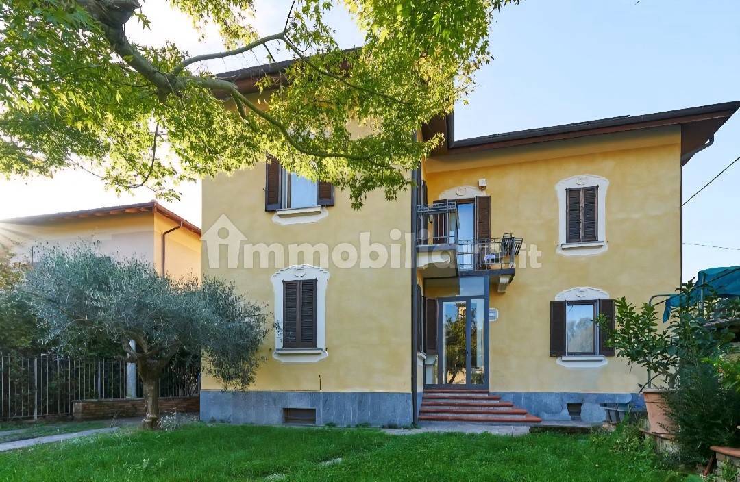 3 bedrooms Villa in Laveno-Mombello, Italy No. 388710