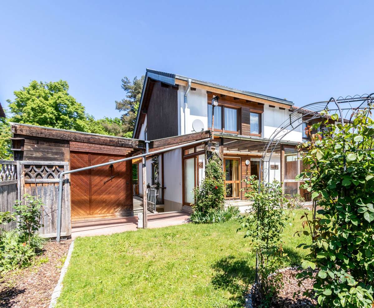 3 bedrooms Townhouse in Ingolstadt, Germany No. 109737