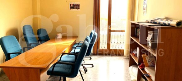 3-salle Appartement à Avezzano, Italy No. 77263 10