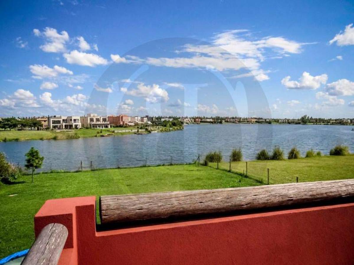 3 bedrooms House in Tigre, Argentina No. 68570