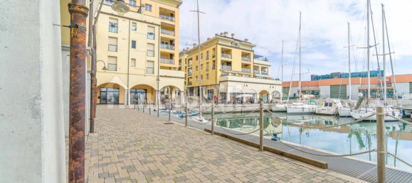 2 rooms Commercial property in Genoa, Italy No. 123613 18