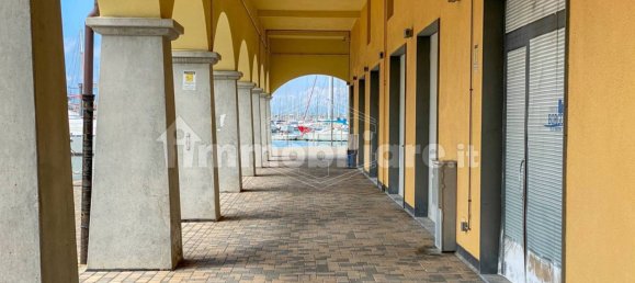 2 rooms Commercial property in Genoa, Italy No. 123613 25