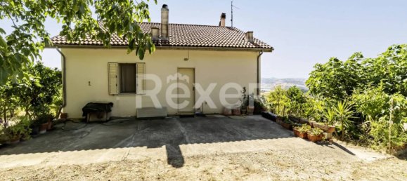 5 bedrooms House in Larino, Italy No. 292160 3