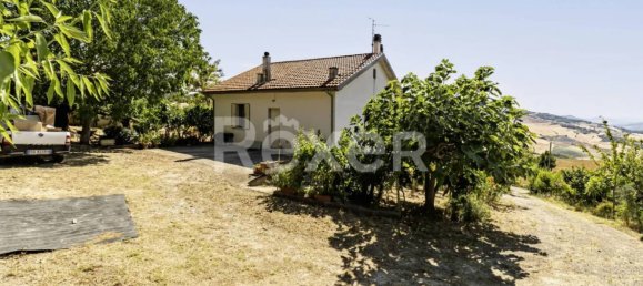 5 bedrooms House in Larino, Italy No. 292160 2