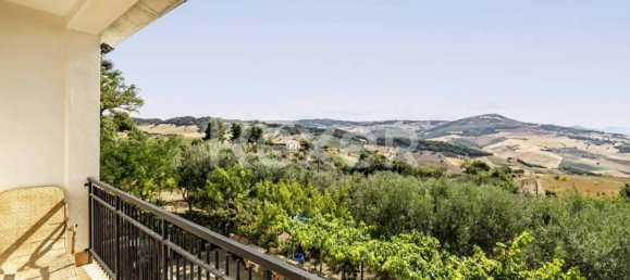 5 bedrooms House in Larino, Italy No. 292160 30