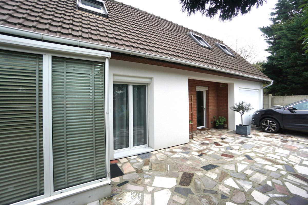 Casa de 3 dormitorios en Aulnay-sous-Bois, France No. 136003