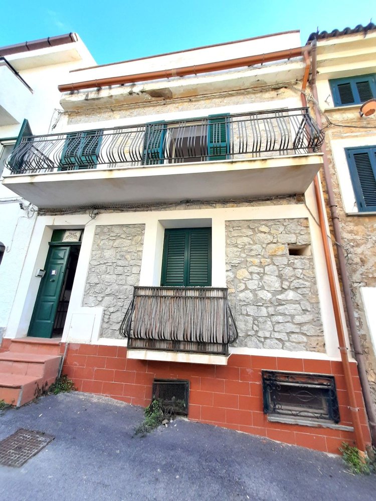 Casa de 6 habitaciónes en Centola, Italy No. 27499