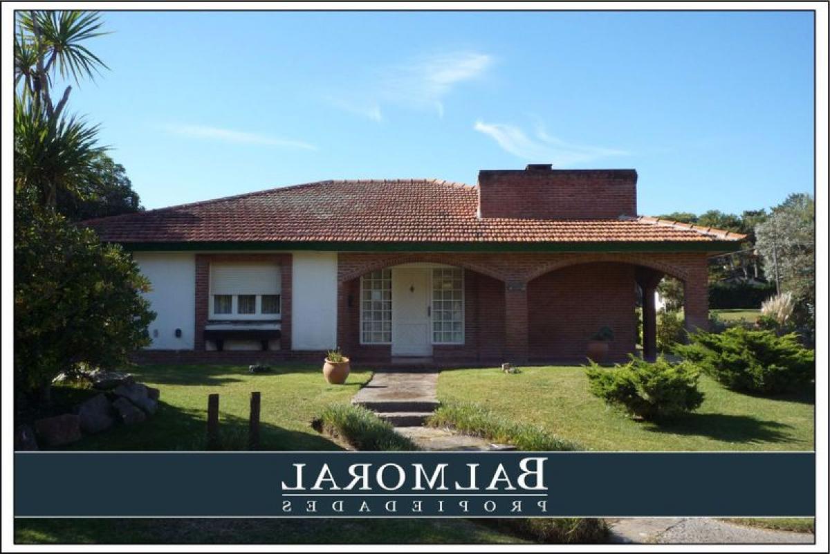 4 bedrooms House in Mar del Plata, Argentina No. 87881