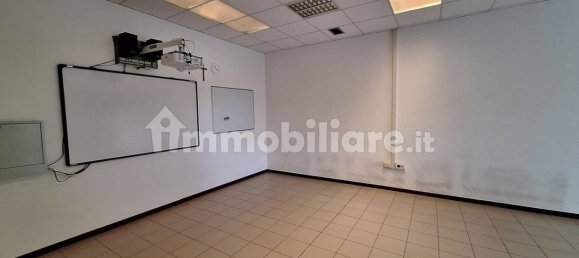 1246m² Warehouse in Tolentino, Italy No. 318868 3