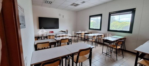 1246m² Warehouse in Tolentino, Italy No. 318868 5