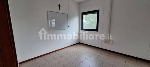 1246m² Warehouse in Tolentino, Italy No. 318868 2