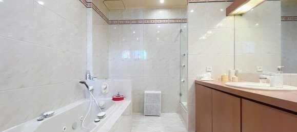 4 bedrooms House in Garches, France No. 121740 12