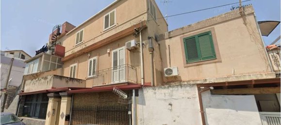 3 bedrooms Apartment in Messina, Italy No. 335274 3