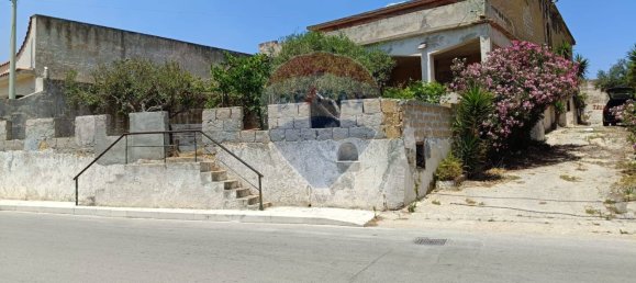 3 bedrooms Villa in Castelvetrano, Italy No. 281982 4