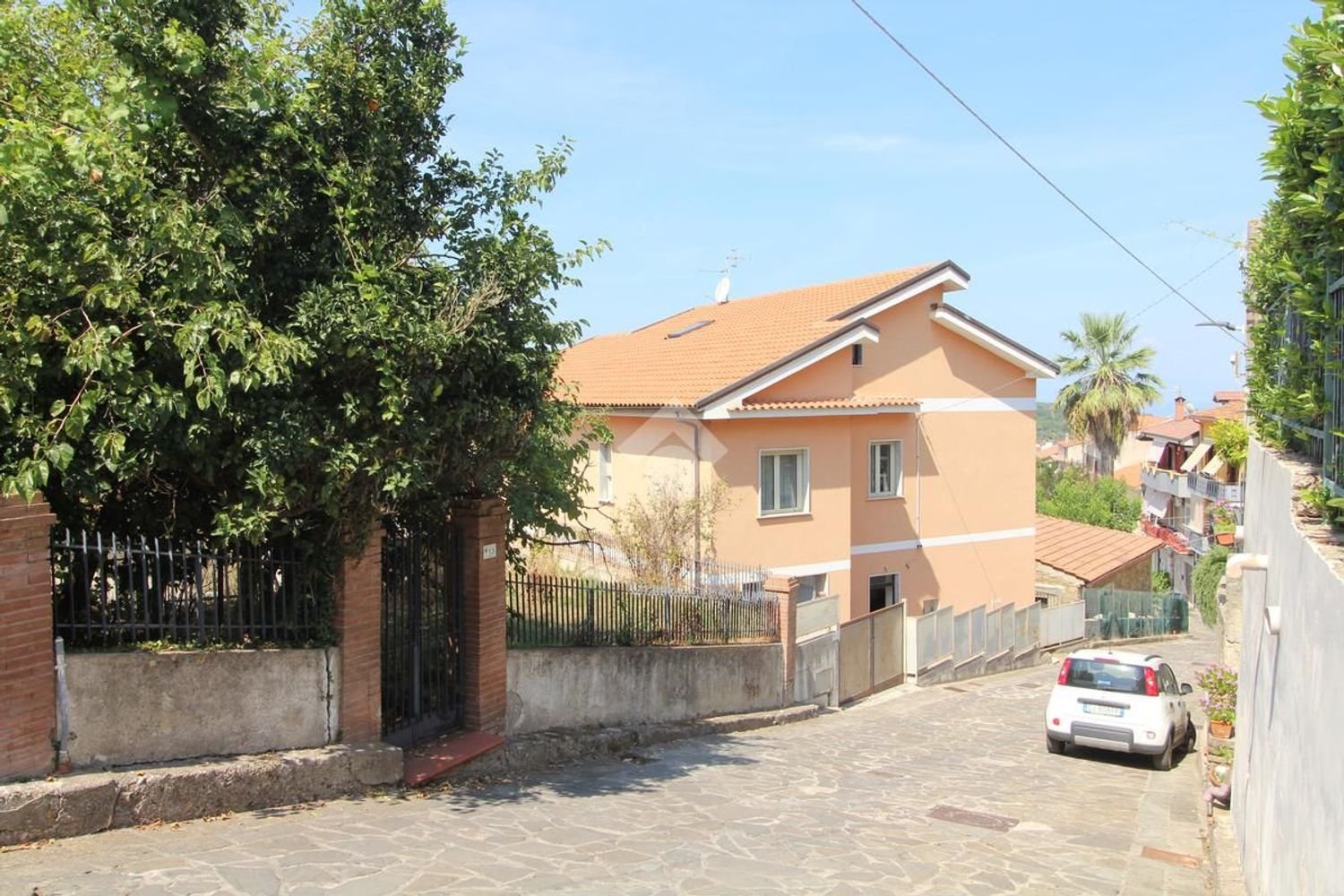 10 rooms House in Ogliastro Cilento, Italy No. 93251