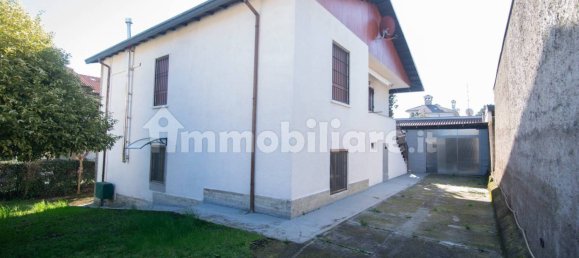 3 Schlafzimmer Villa in Canegrate, Italy, Nr. 121101 2