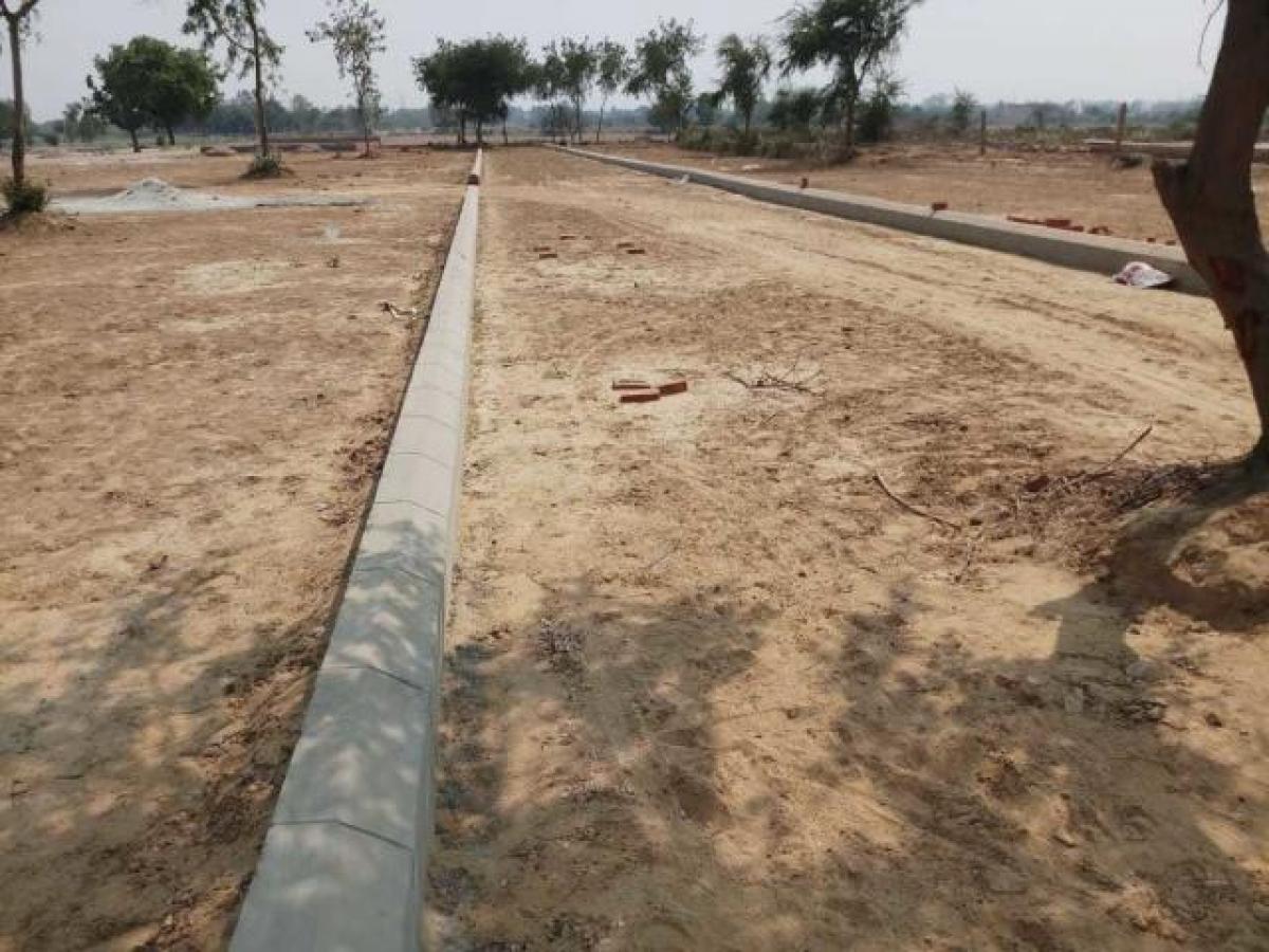  قطعة أرض في Lucknow, India رقم 36396