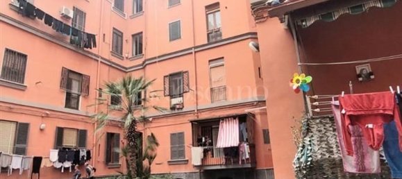 3 rooms Apartment in Naples, Italy No. 15684 2
