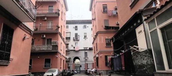 3 rooms Apartment in Naples, Italy No. 15684 3