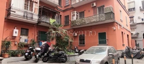 3 rooms Apartment in Naples, Italy No. 15684 6