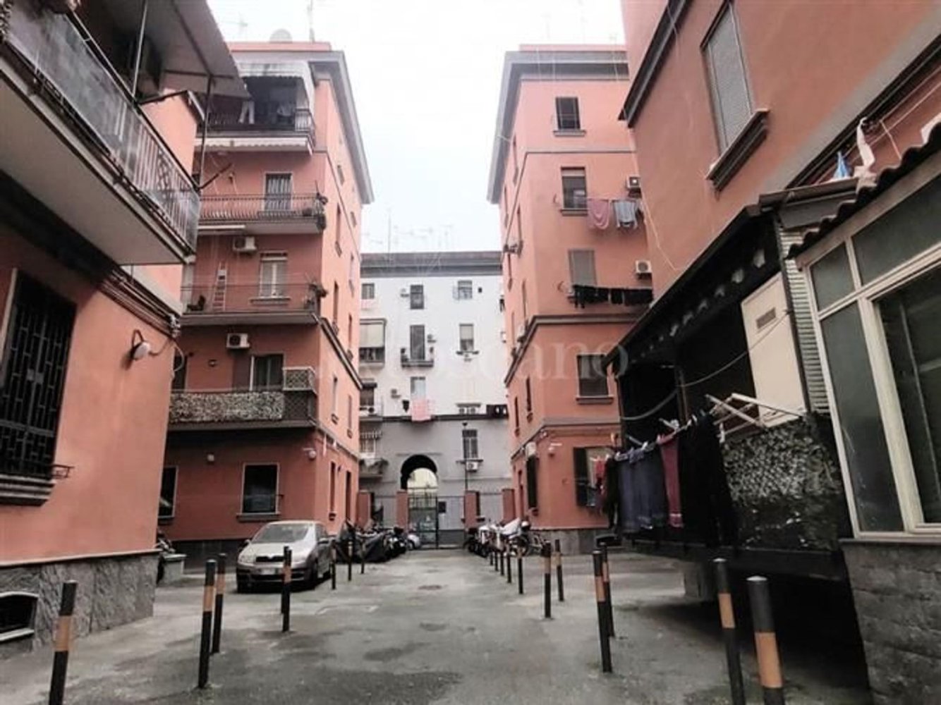 3 rooms Apartment in Naples, Italy No. 15684