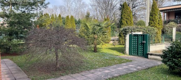 3 rooms Apartment in Bovisio Masciago, Italy No. 152096 5