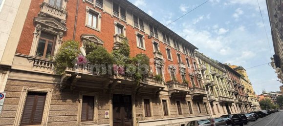 2 bedrooms Apartment in Milan, Italy No. 299079 2