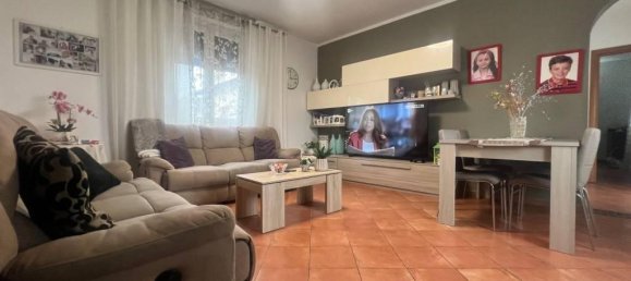 3 rooms House in Cucciago, Italy No. 26277 6