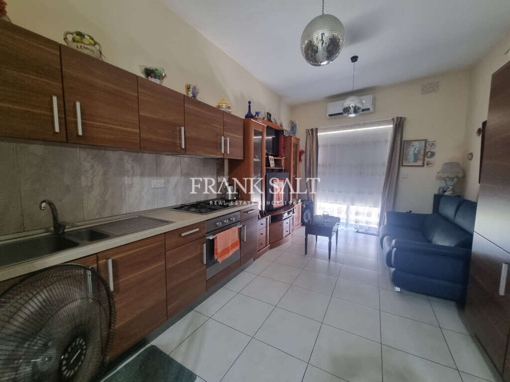 Квартира с 3 спальнями в Гзира, Мальта № 3109