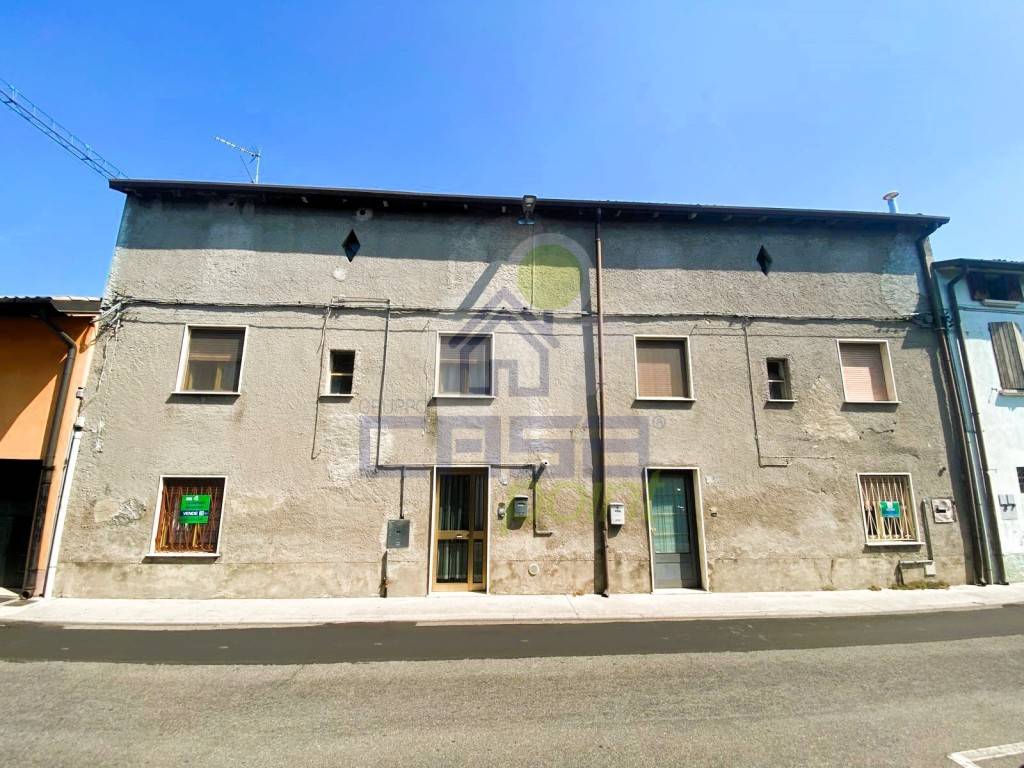 Casa de 4 dormitorios en Leno, Italy No. 73453